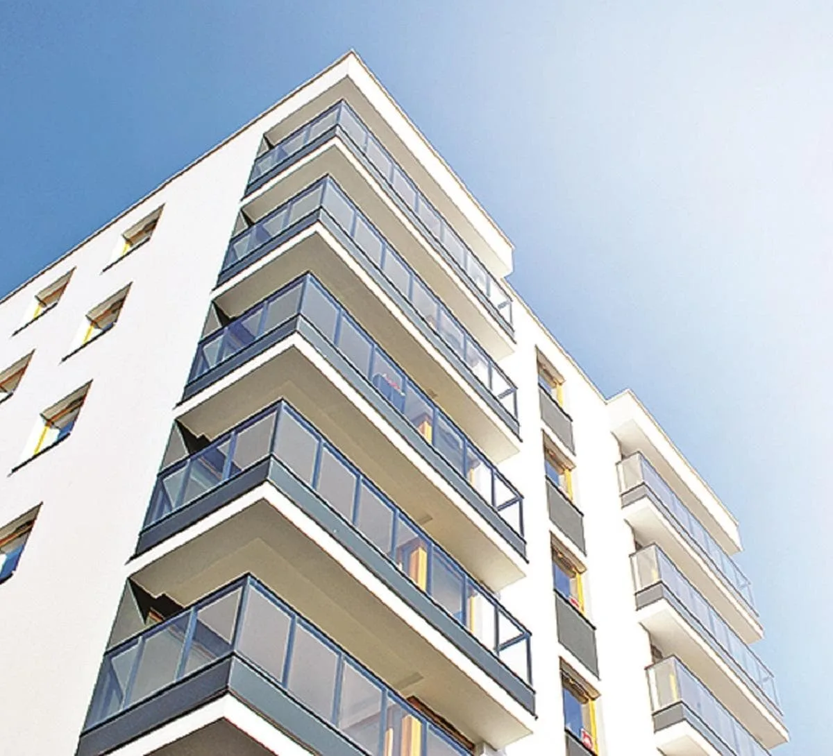 Builder asked to provide alternative flat or return money with interest