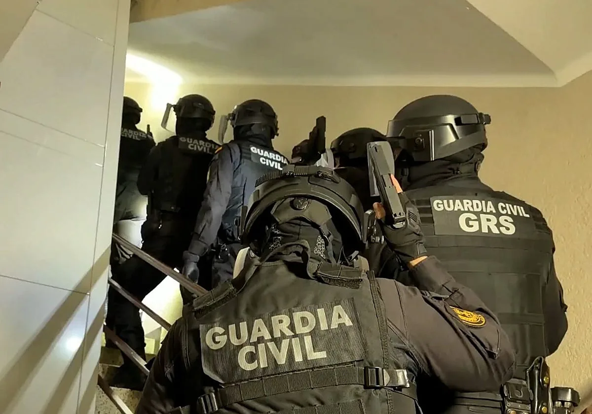 Cuatro detenidos en La Coruña y Orense al caer una red nacional de ciberestafas