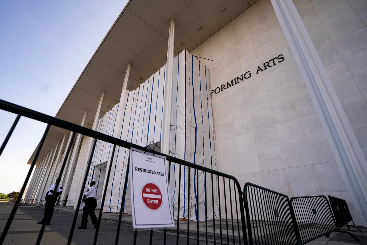 Trump threatens to demolish another DC landmark