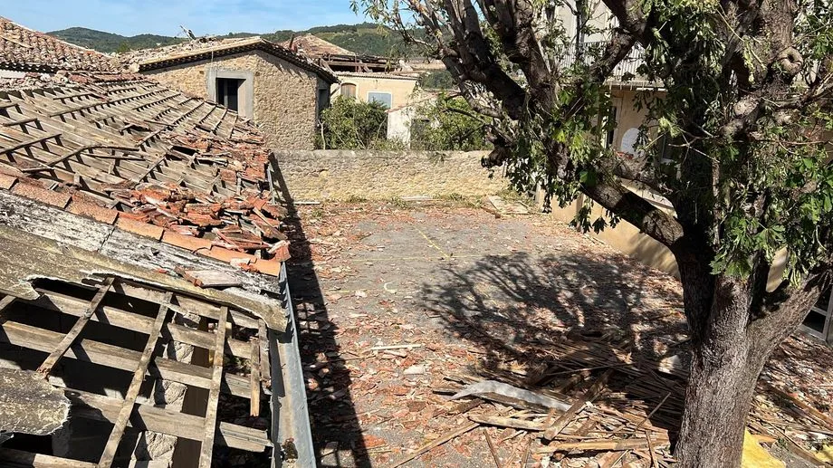 VIDÉO - Tornade dans l'Aude : "Un miracle qu'il n'y ait pas de victimes", souligne Hervé Giné, le maire de Pomas