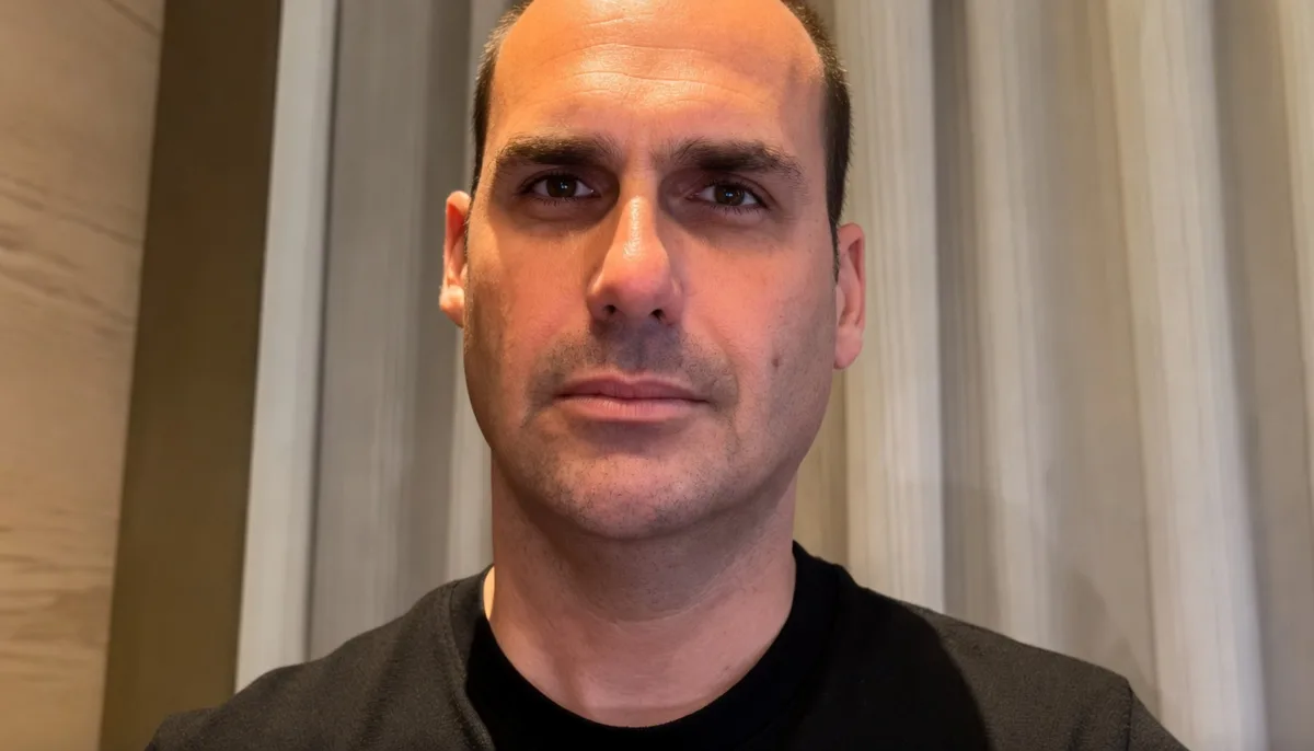 Eduardo diz não ter “pena” de Renan Santos