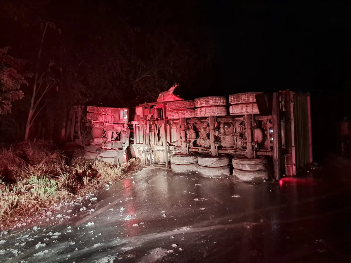 Acidente termina com motorista presa na BR-354, em Formiga