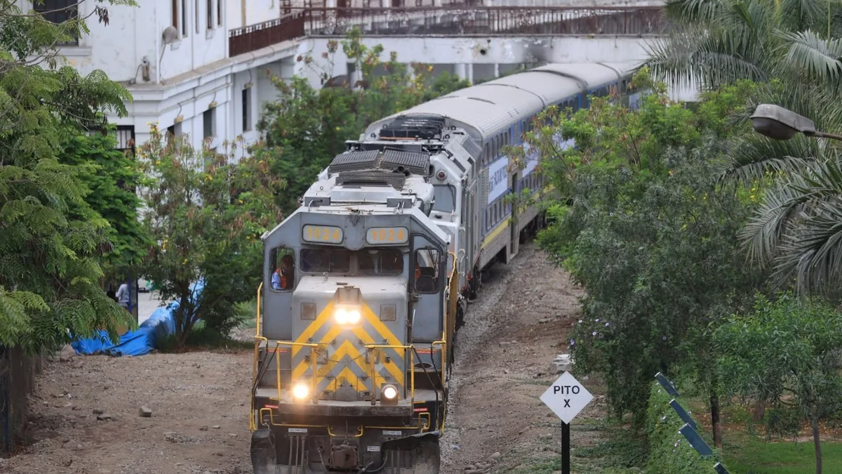 Material del tren impulsado por Rafael López Aliaga podría terminar en Tacna para cubrir la ruta hacia Arica