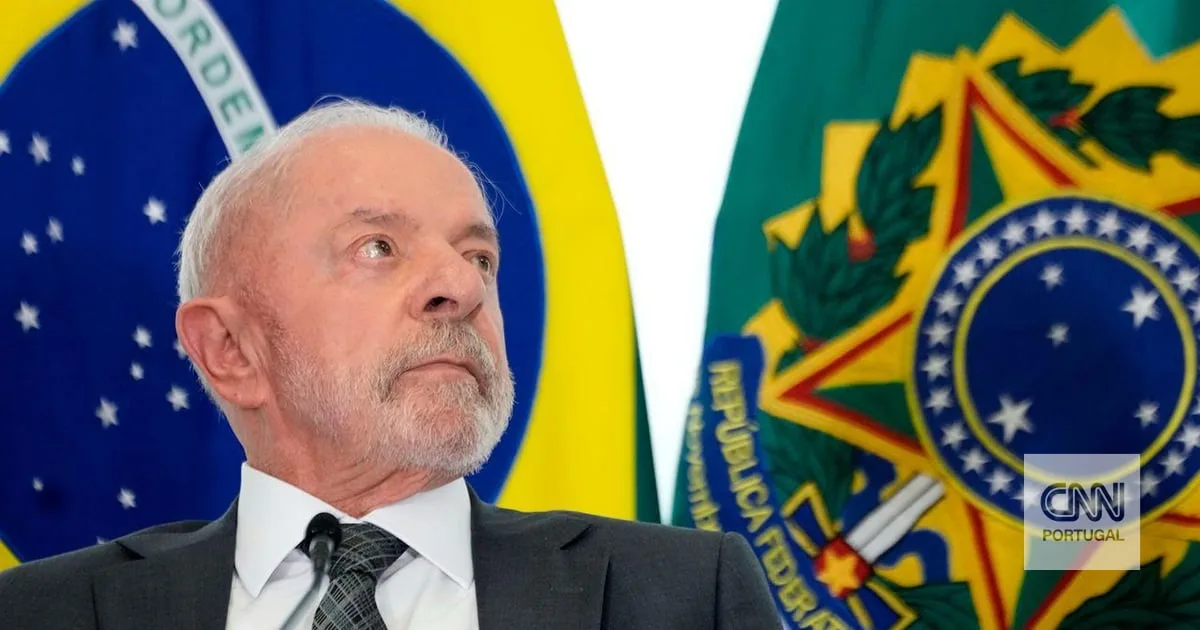 Lula amplia créditos para financiar automóveis a taxistas a duas semanas das eleições