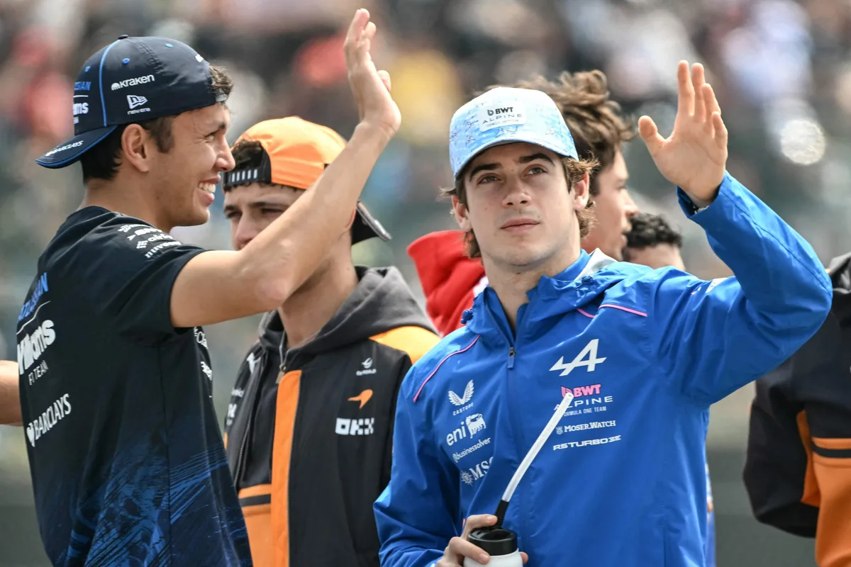 Alex Albon renovó su contrato con Williams, el equipo que no definió el futuro de Carlos Sainz