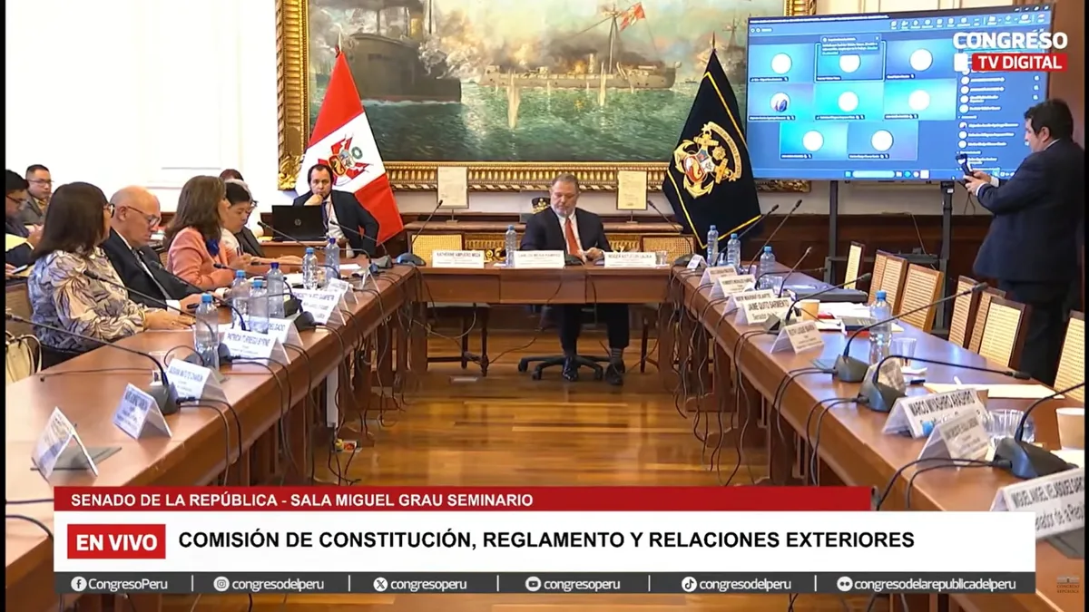 Senadores de oposición abandonan la Comisión de Constitución por cuestionado manejo de Carlos Mesía