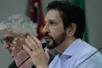 Análise: Flávio Bolsonaro busca base para replicar ato de pai em São Paulo