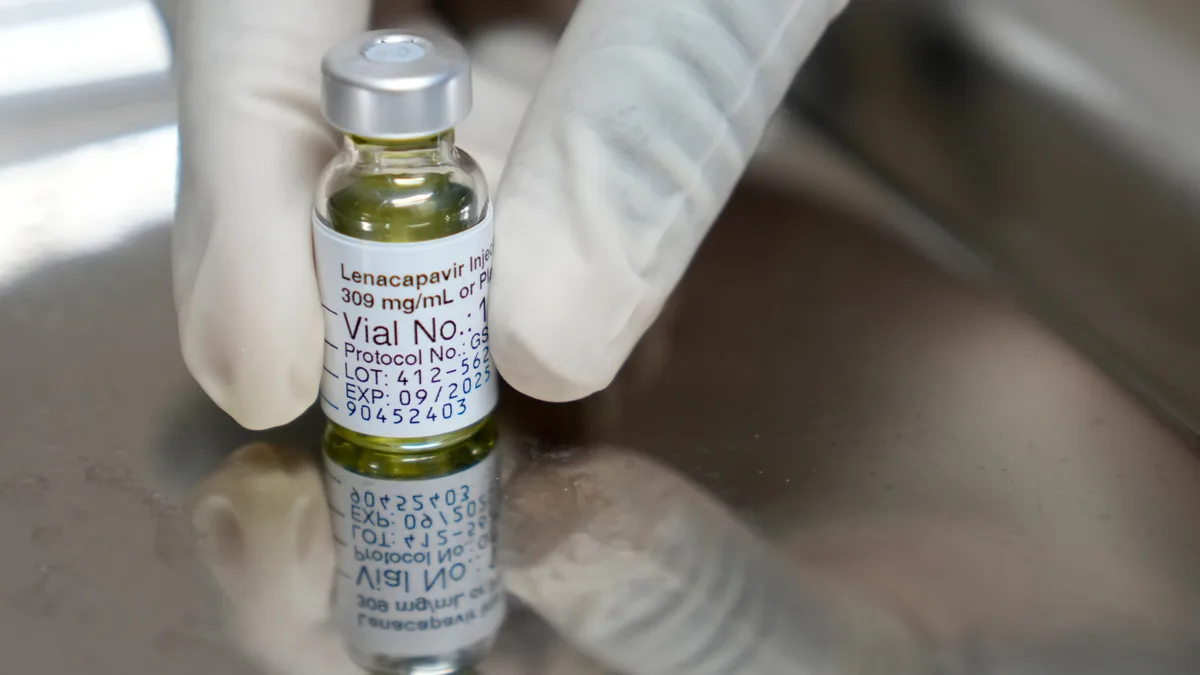 ¿Estamos cerca del fin del tratamiento diario para el VIH?: el reto de la medicina por dominar una enfermedad controlable, pero incurable