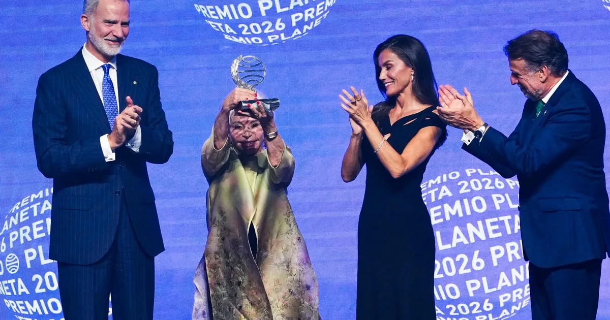 Isabel Allende gana el Premio Planeta con "La hora antes del alba"