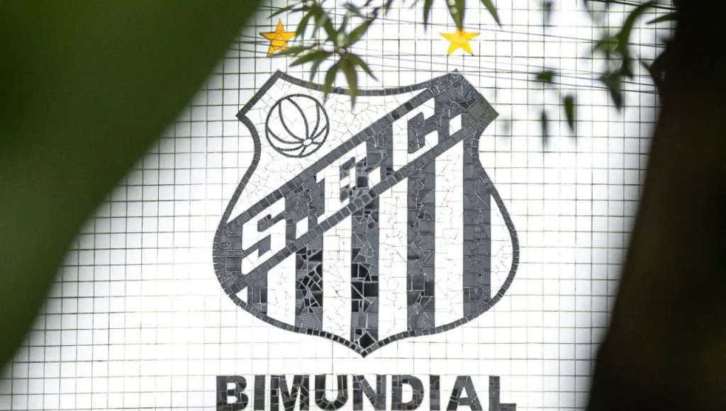 Santos paga dívidas e derruba três transfer bans mas segue com quatro punições