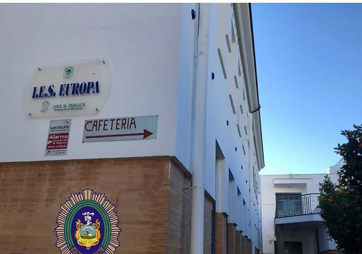 Los Tedax retiran un bote de ácido explosivo del IES Europa de Arahal