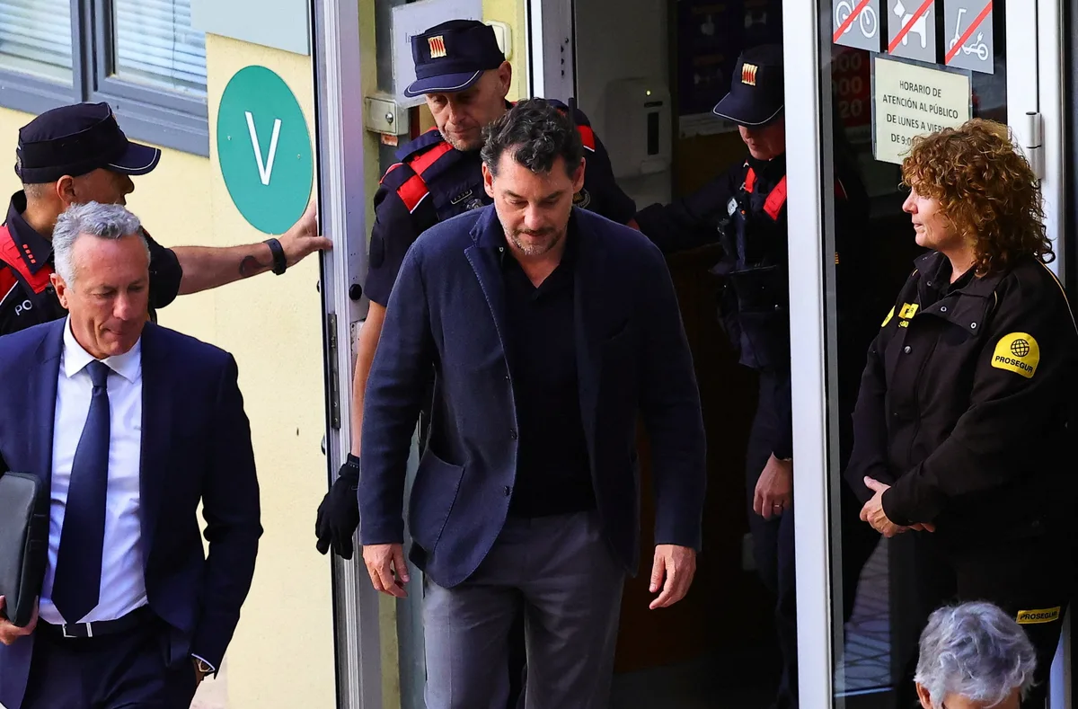 El chófer que contrató Jonathan Andic en Quito avala la versión de que le robaron el móvil: asegura que le acompañó a comprar uno nuevo