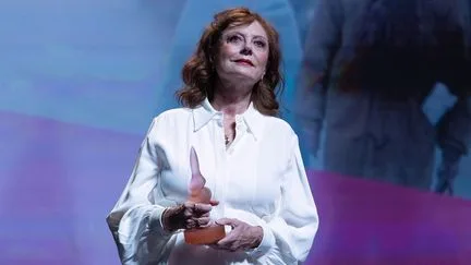 "Plutôt que de parler de moi, j'aimerais rappeler qu'aujourd’hui, en Cisjordanie et à Gaza, des enfants sont tués pendant que nous parlons" : le Festival de Deauville sacre Susan Sarandon, une icône engagée