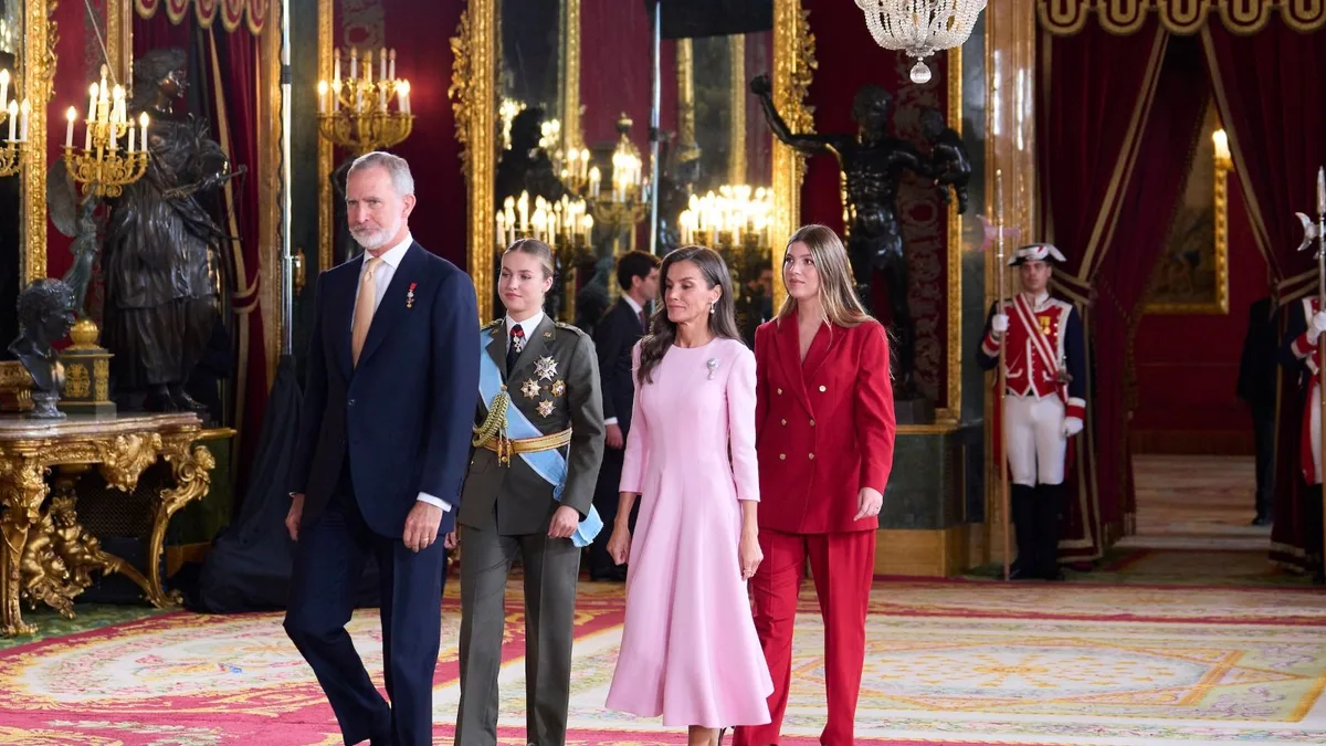 Ceuta, las fotos de Leonor y Sofía y el recuerdo de los años militares de la heredera: lo que no se ha visto de la recepción en el Palacio Real