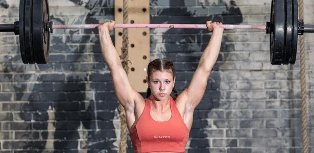 Tricampeã no crossfit, adolescente de 16 anos consome 3.500 calorias ao dia
