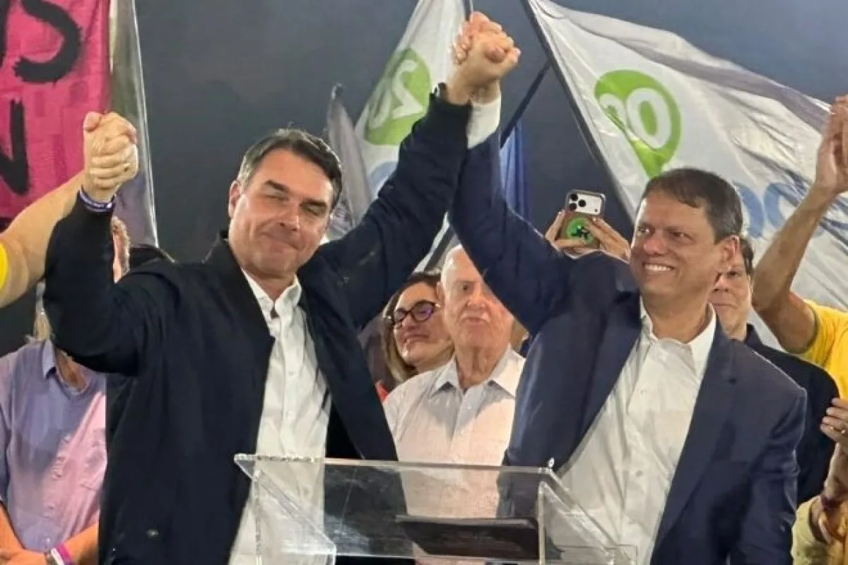 Tarcísio se afasta aos poucos do bolsonarismo enquanto flerta com 2030