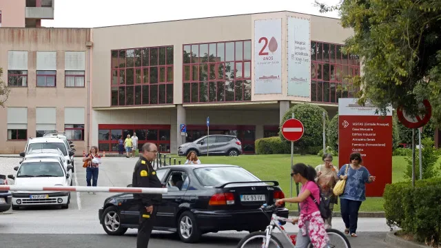 Urgentes esperam 9h39 no Amadora-Sintra. Recomendado é uma hora