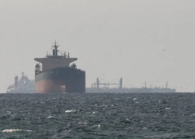 Naviera saudí confirma muerte de dos tripulantes filipinos en petrolero en estrecho de Ormuz