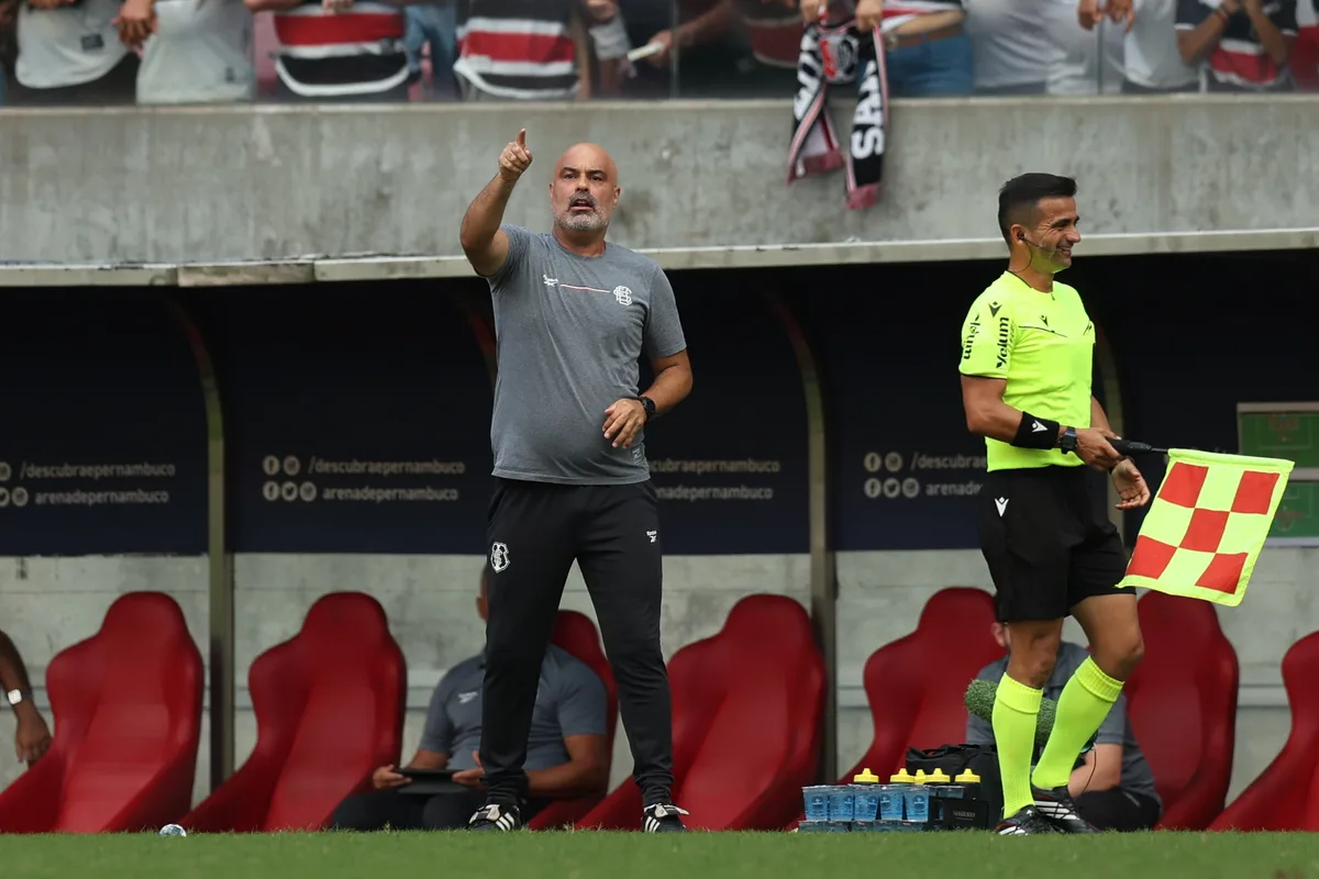 Técnico do Santa Cruz celebra vitória, mas adota cautela: "Manter os pés no chão"