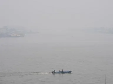 Thick haze disrupts flights on Indonesia's Borneo island