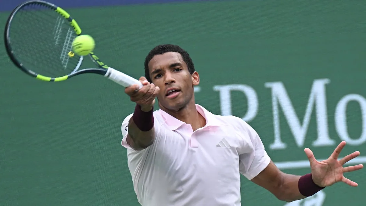 Auger-Aliassime defeats Spain's Busta, advances to Round of 16 at Shanghai Masters