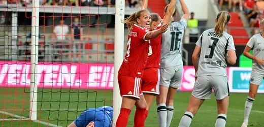Supercup: FC Bayern München siegt erneut – Wolfsburgerin Stina Johannes unterlaufen Patzer