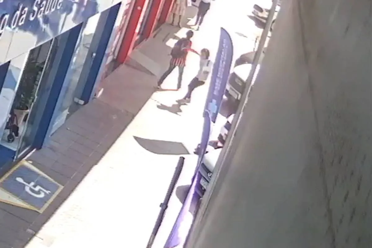 Mulher tem fratura após ser empurrada por moradora de rua na Asa Sul