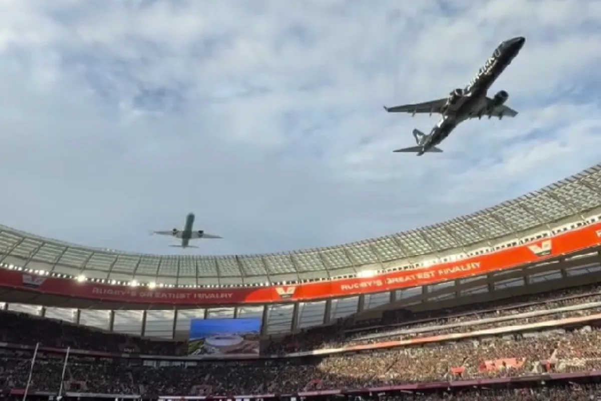 VÍDEO: Aviões da Embraer voam bem próximo a estádio em apresentação durante jogo de rúgbi, na África do Sul