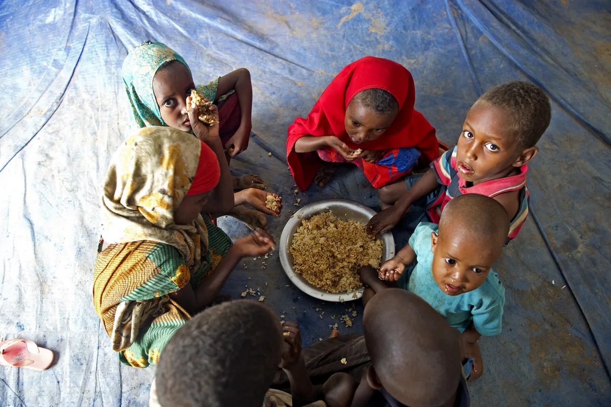 Diante de crise e 'chantagem' dos EUA, ONU corta 10 mil empregos, vê riscos para missões e pode deixar refugiados no Brasil sem assistência