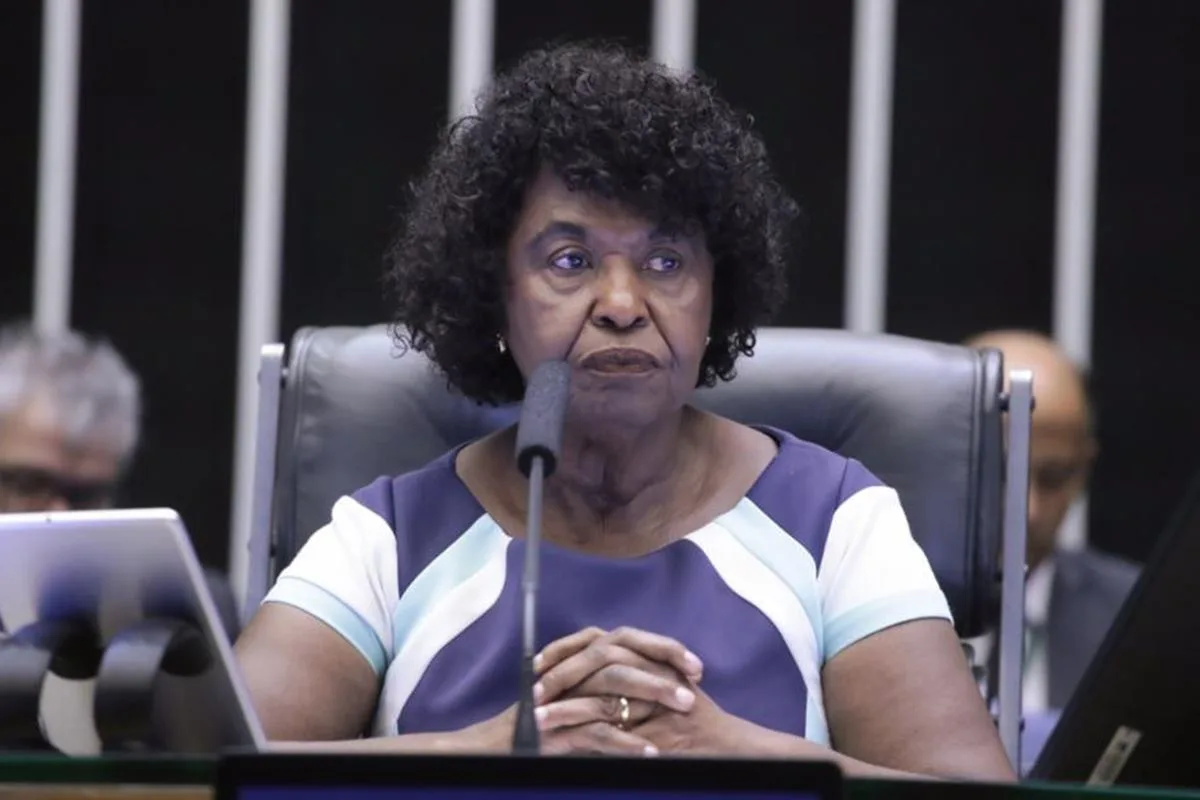 Quaest: Benedita lidera ao Senado no RJ; 5 empatam pela 2ª vaga