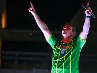 REPORTAGE. Présidentielle au Brésil : machette au poing, Flavio Bolsonaro promet de faire tomber « le diable » Lula