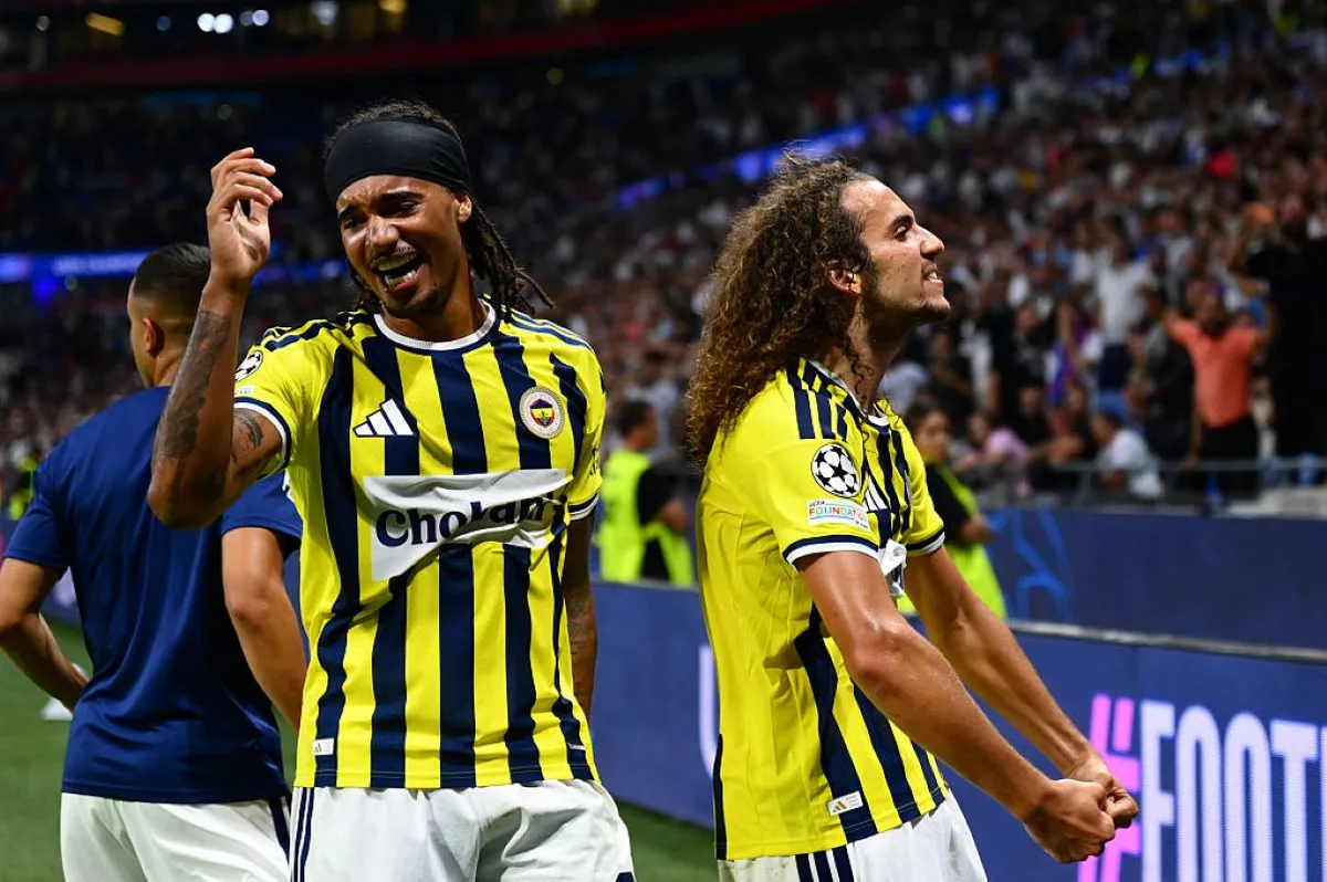 Guendouzi provoca torcida do Lyon e inicia briga após vitória do Fenerbahçe