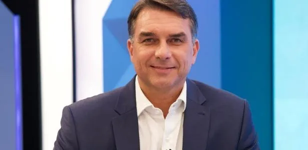 Toledo: Flávio repetiu 'tática Maluf' do 1ª turno: mentiu, omitiu e fugiu