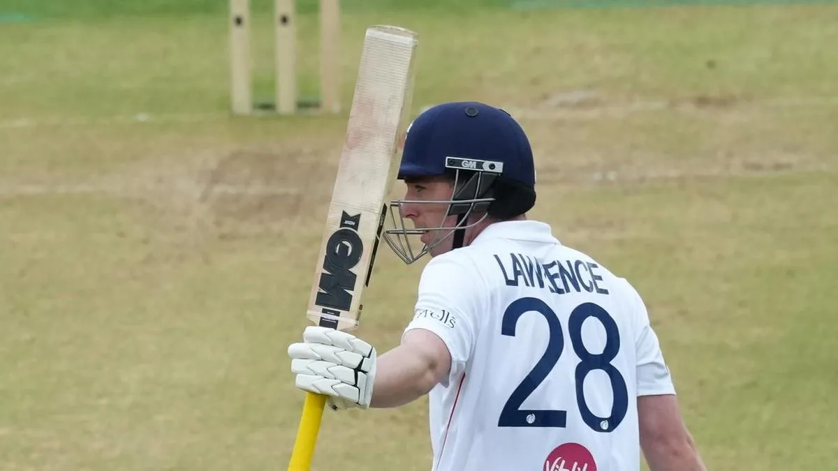 Lawrence steers England nearer to victory over Pakistan