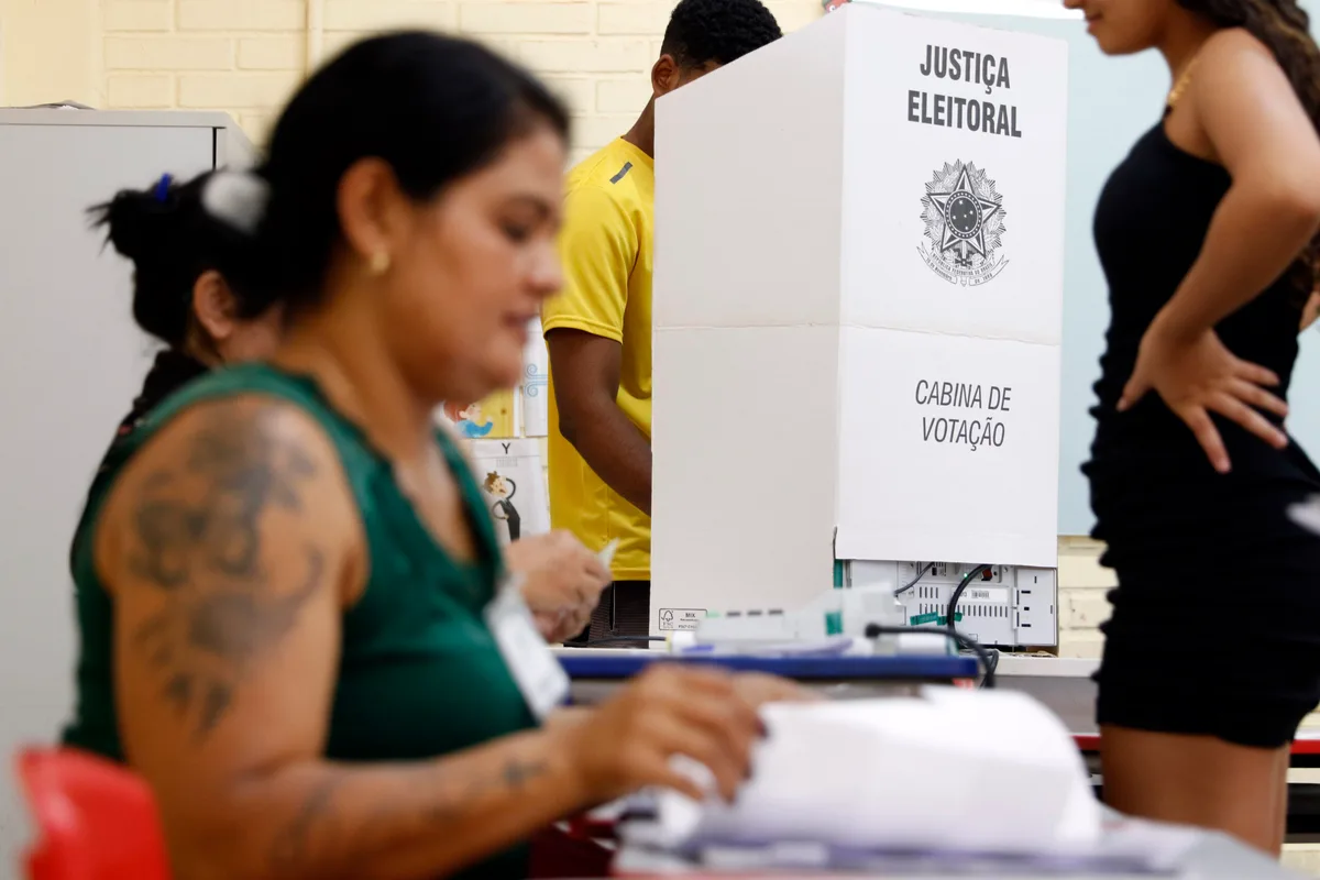 Maristela Basso na Crusoé: Política líquida: quando os personagens substituem os estadistas