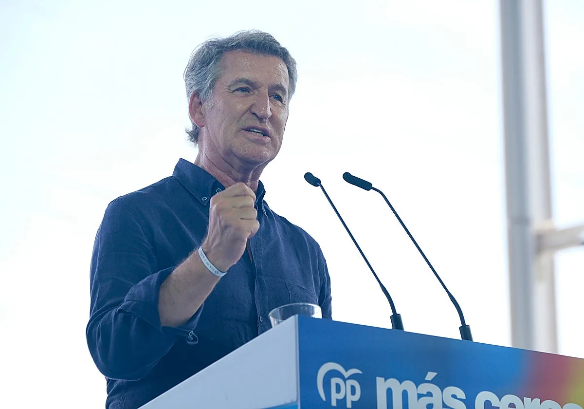 Feijóo arropa al PP catalán en Badalona junto a Fernández y Albiol