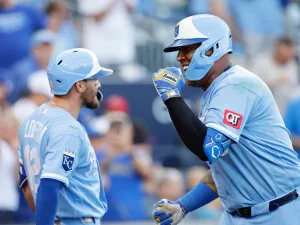 Salvador va por marcas jonroneras de Lance Parrish y Gary Carter