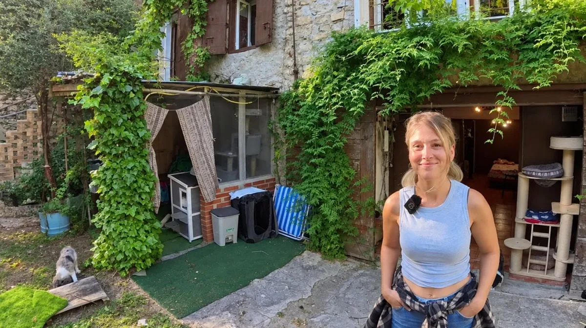 Yone, de 32 años, compró una casa entre las montañas y vive con sus animales rescatados: “Yo quería un sitio con muy poca gente”