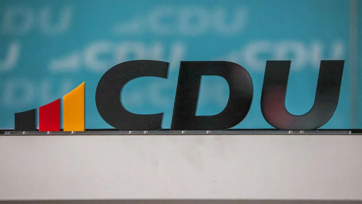 „Natürlich provokant“: Mit „Milf“-Kette in den Stadtrat? Debatte um CDU-Kandidatin