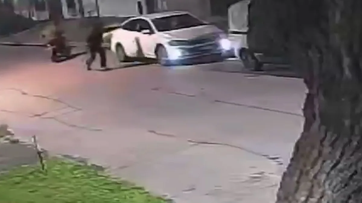 Violento ataque en Quilmes: balearon a un remisero para robarle el auto, pero se resistió y destrozó la moto de los asaltantes
