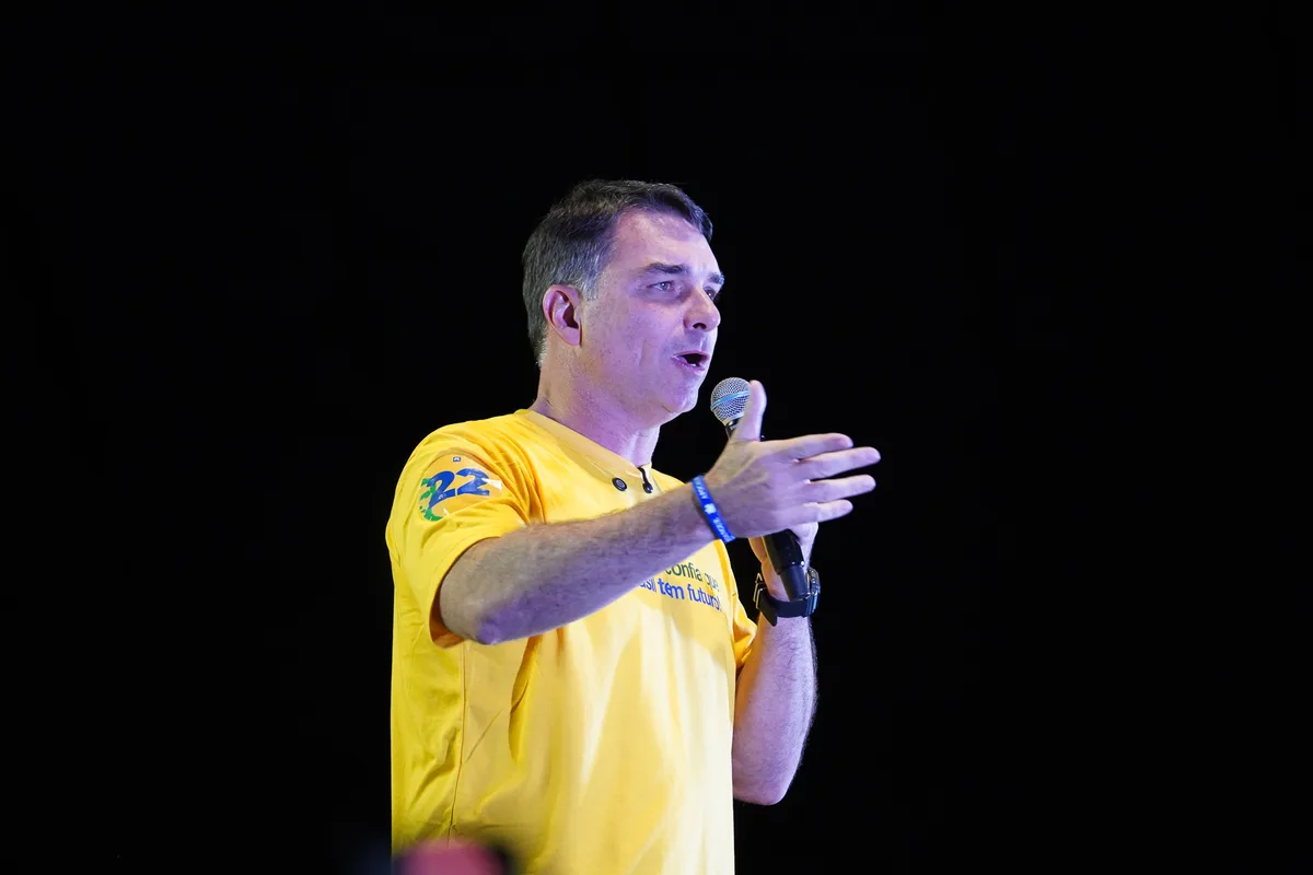 No Ceará, Flávio Bolsonaro diz querer ser reconhecido como o 'novo Visconde de Mauá'
