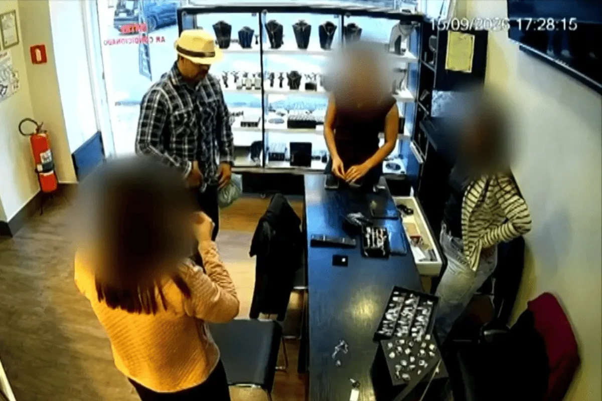 Homem se finge de cliente para assaltar loja de joias no interior de SP