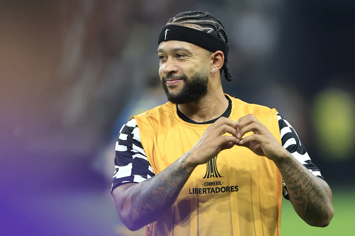 Corinthians resolve impasse e pode ter Memphis contra o Coritiba