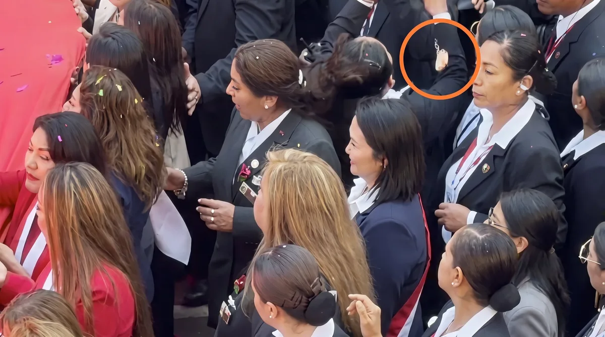 Presidenta Keiko Fujimori recibió un ‘huevazo’ durante recorrido Procesión de la Bandera en Tacna