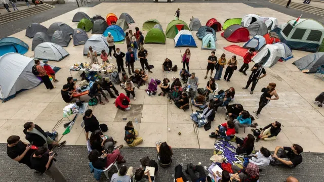Manifestantes no Porto decidem voltar a acampar na Praça D. João I