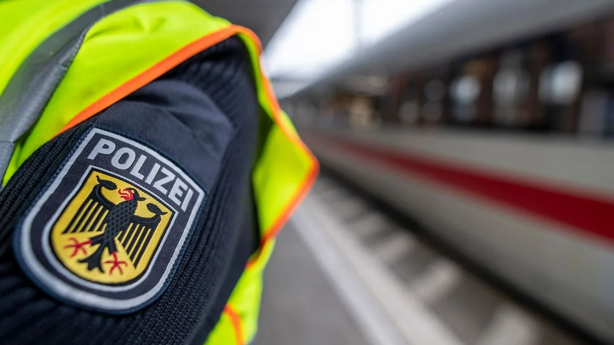 Zug fährt Frau davon: Mutter macht Raucherpause – Kinder reisen allein im ICE