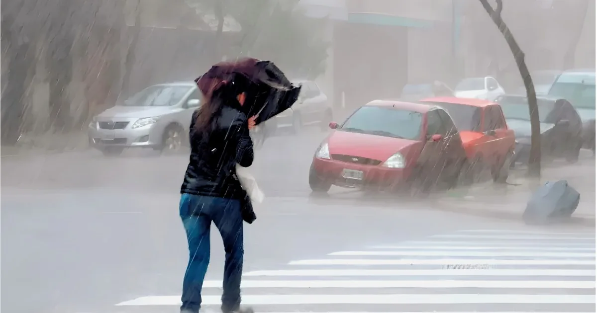 Alerta por lluvia en Neuquén y Río Negro hasta este miércoles 23: cuándo se eleva a naranja y en dónde se suma el viento