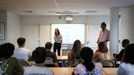 "On est des pions qu'ils placent où ils veulent" : après les annonces du ministre de l'Education nationale, une professeure de maths affectée en lettres modernes dans un lycée