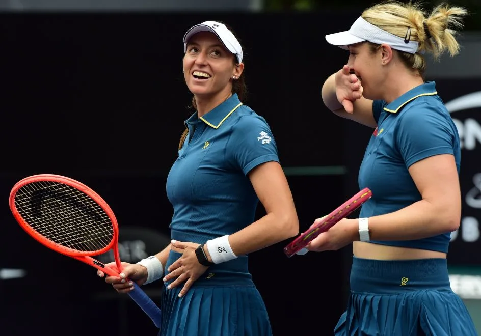 Stefani e Dabrowski vencem em 50 minutos na estreia do SP Open
