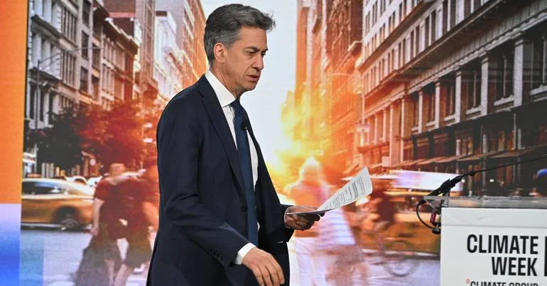 Crise climática é "questão de segurança", diz Miliband